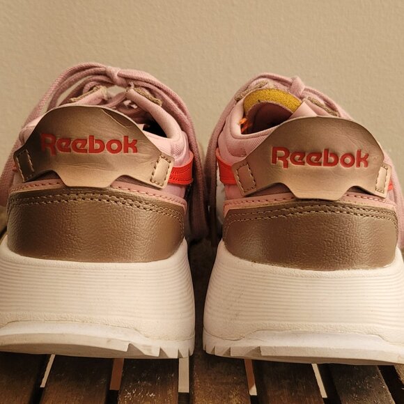 Women's Reebok 720 Walking Sneaker - Sized 4.5 US / 4 UK - Picture 7 of 8